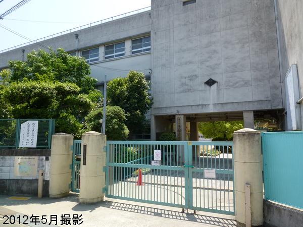 Primary school. 576m until the Sakai Municipal Higashimikuni hill elementary school (elementary school)