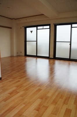 Living and room. It is a bright living room ☆ 