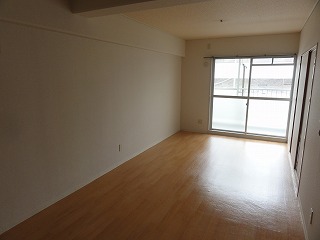 Living and room. It has become a spacious LDK. 