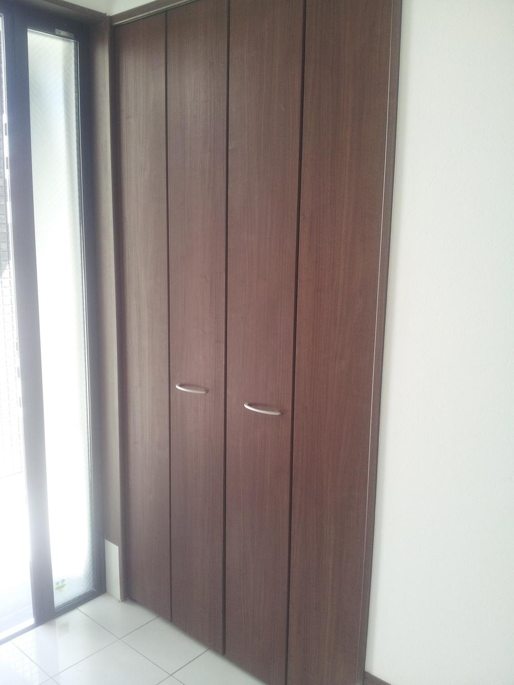 Entrance. Dirt floor storage can be stored remains of shoes