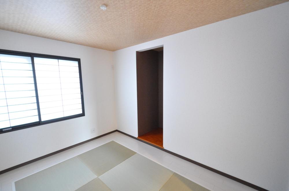 Non-living room. Use the Ryukyu-style tatami, Simple and serene space! !