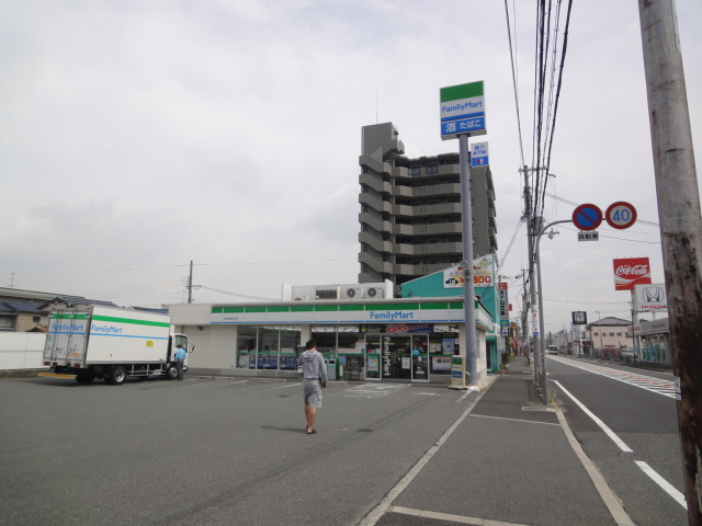 Convenience store. FamilyMart Sakai Mozuumekita the town store (convenience store) to 324m