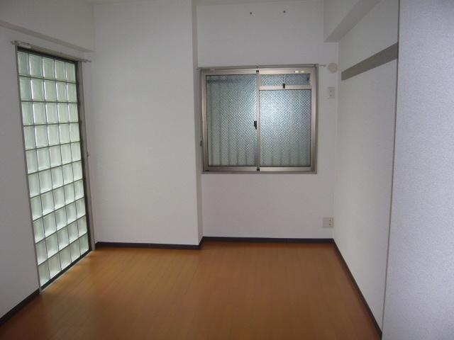 Non-living room. Indoor (06 May 2013) Shooting