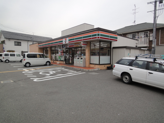 Convenience store. Seven-Eleven Sakai Koryonaka cho 5 Chomise (convenience store) to 565m
