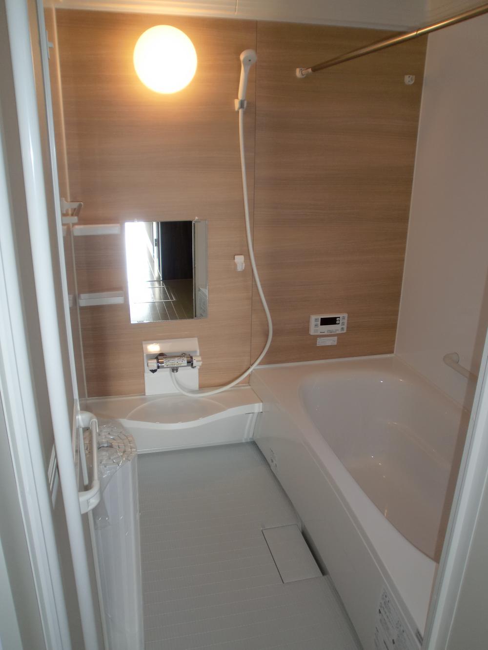 Bathroom. The best part of the new construction, Bathtub also spacious with 1 pyeong type of bathroom, Relax stretched a foot.