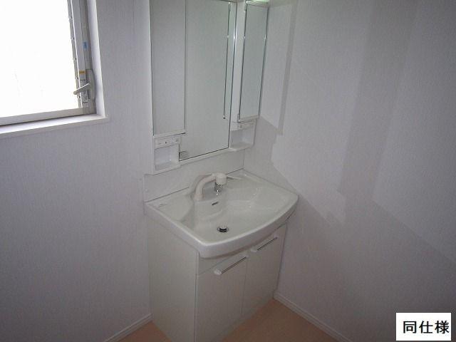 Wash basin, toilet. Same specifications is a picture ☆