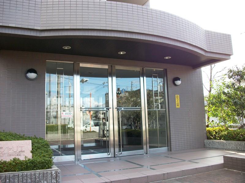 Entrance. View from the site (December 2013) Shooting