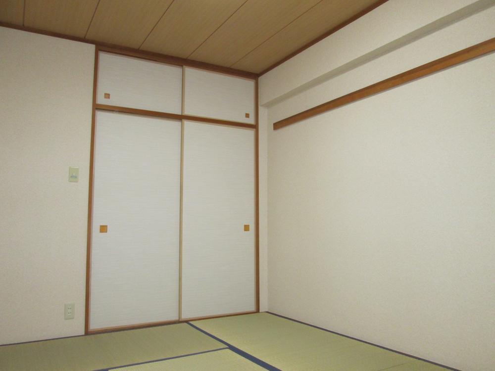 Non-living room. I hope there is also a Japanese-style room.