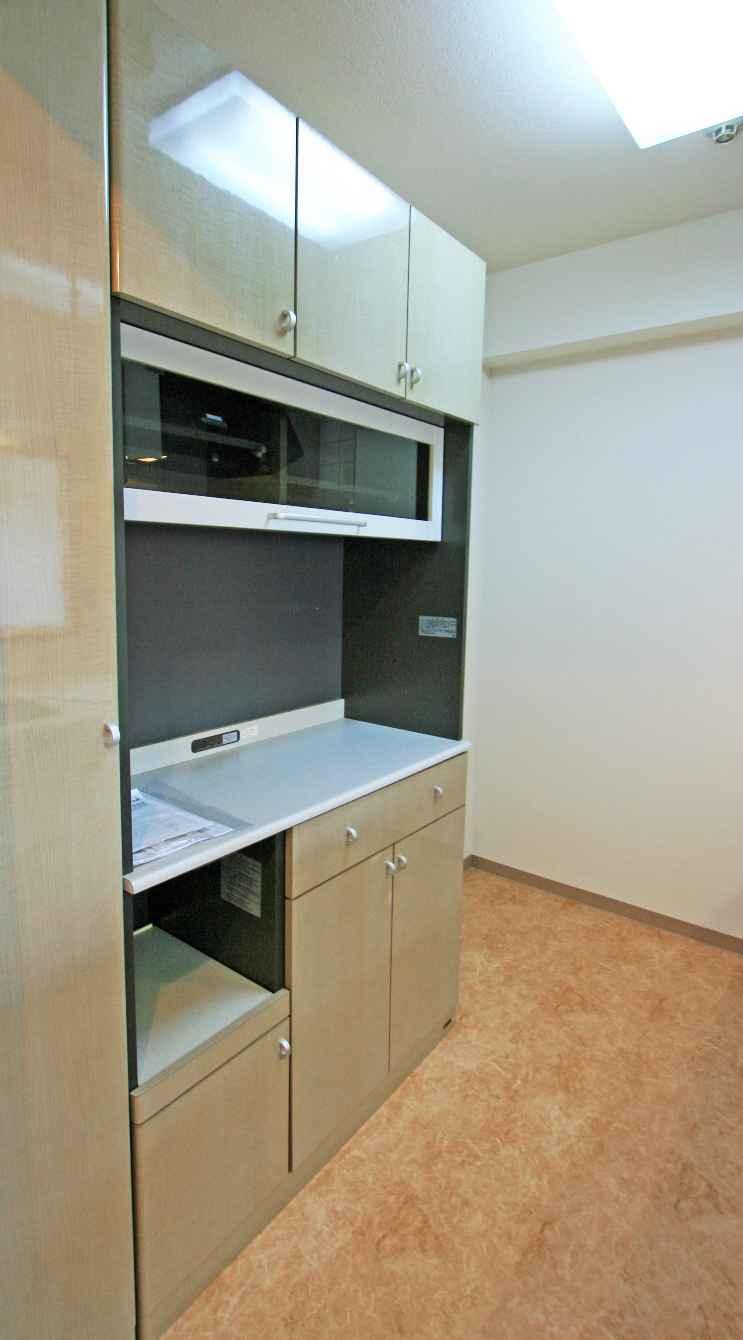 Kitchen. It comes with a convenient kitchen shelf