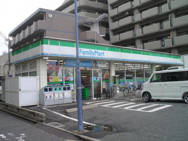 Convenience store. 629m until or Kitahanada shop when FamilyMart
