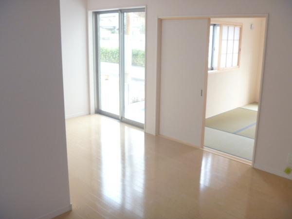 Living. Open-minded LDK conversation of family bouncy