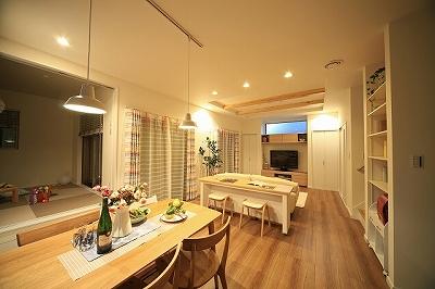 Living.  ☆ No. 5 land model house ☆ In a more ceiling Horikami in the living part Produce a stylish space ☆