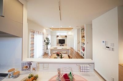 Kitchen.  ☆ No. 5 land model house ☆ Japanese-style room from the kitchen, Since the dining living room overlooking you can focus on housework always felt peace of mind the state of the child (* ^ _ ^ *)