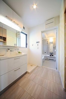 Wash basin, toilet.  ☆ No. 5 land model house ☆ Also a great help Easy to clean mom in the bowl-integrated washbasin! !