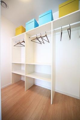 Receipt.  ☆ No. 5 land model house ☆ Walk-in closet. You can standard equipment storage easy to clean clean up of the three locations the system storage!