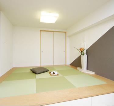 Non-living room. The Japanese-style room is convenient to the tone of the blindfold and the light from the outside on the mounting a sliding door in the standard equipment.
