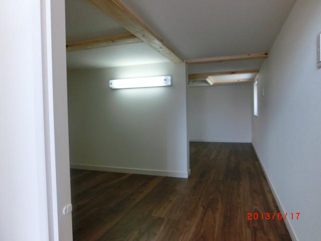 Model house photo. The rooms are clean, because on the second floor under the floor are provided of 7 quires closet