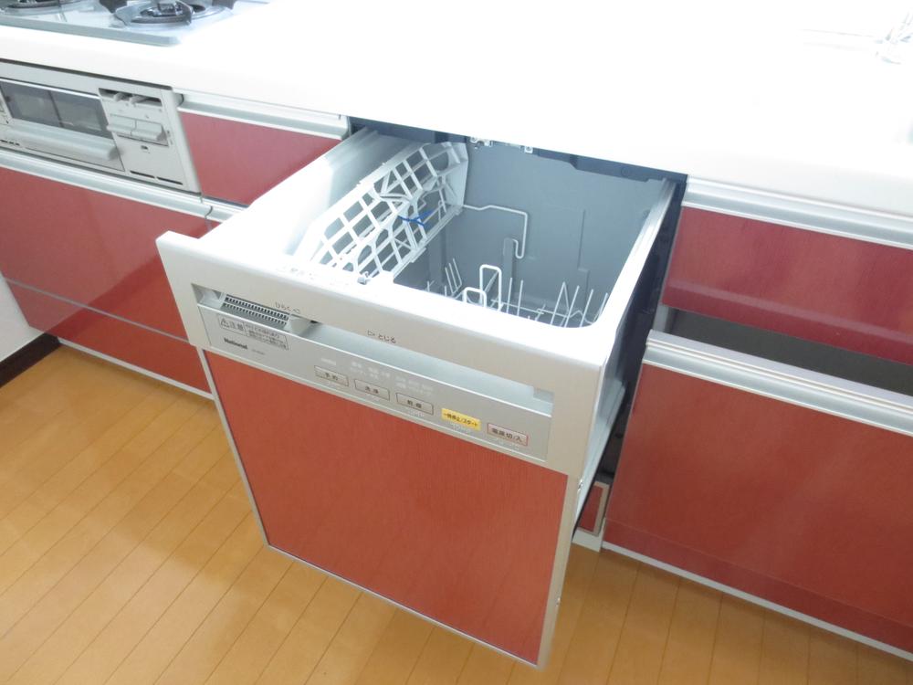 Kitchen. It's a dishwasher convenient ~