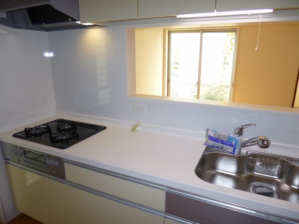 Kitchen. Same specifications Photos. Since housework flow line of kitchen around is good, You can do move smoothly.