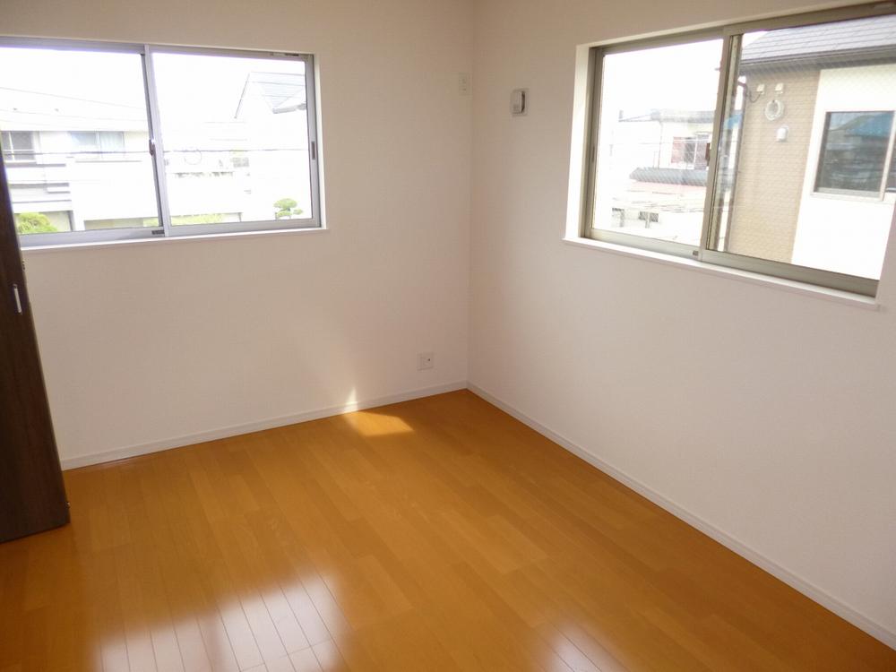 Non-living room. Same specifications Photos. Condensation in multi-layer glass is also safe