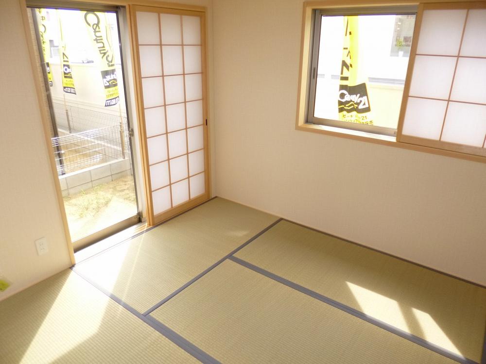 Non-living room. Same specifications Photos. Because the window is also large, bright Japanese-style room also comes with a storage, It usability is good