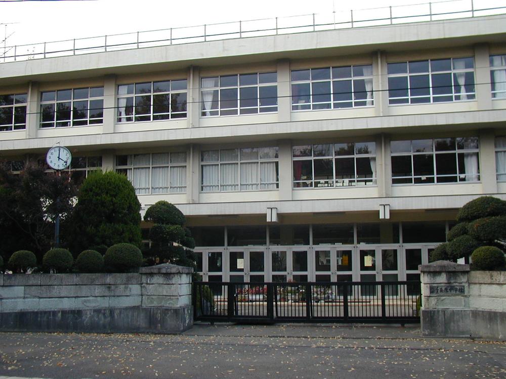 Junior high school. Sakaishiritsu Mihara until junior high school 1822m