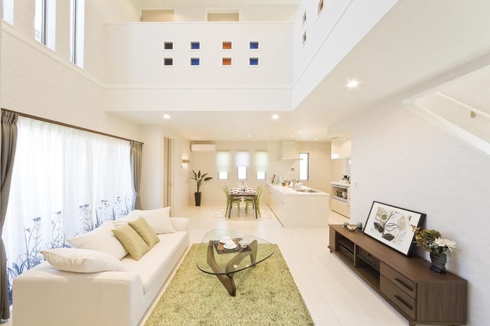 Living. Impressive living dining is a large atrium. Of course, bright and airy thing, It is also the family can take to communicate wherever house, attractive!