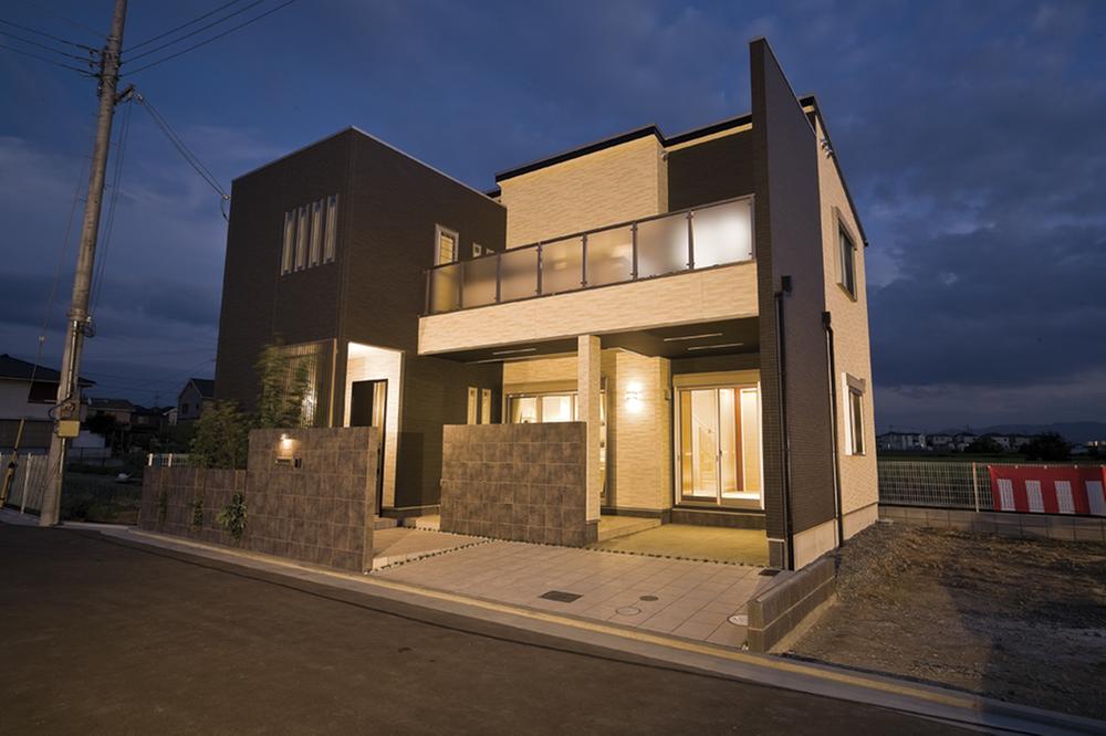 Appearance full of profound feeling the pride of our house that stands out conspicuously! Yet open, I'm glad that they are also considered to ensure the privacy of such blindfolded wall.