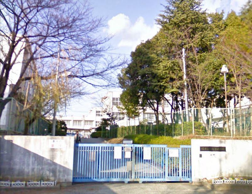 Primary school. Sakaishiritsu Miikedai until elementary school 582m