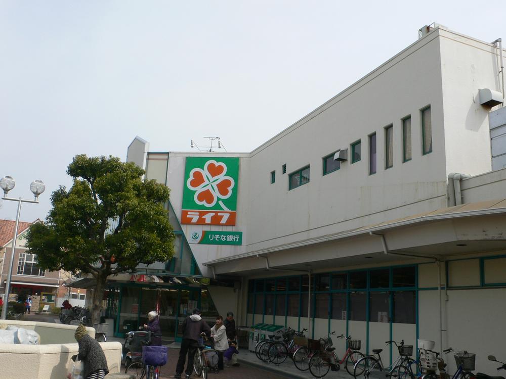 Supermarket. 800m up to life Niwashirodai shop