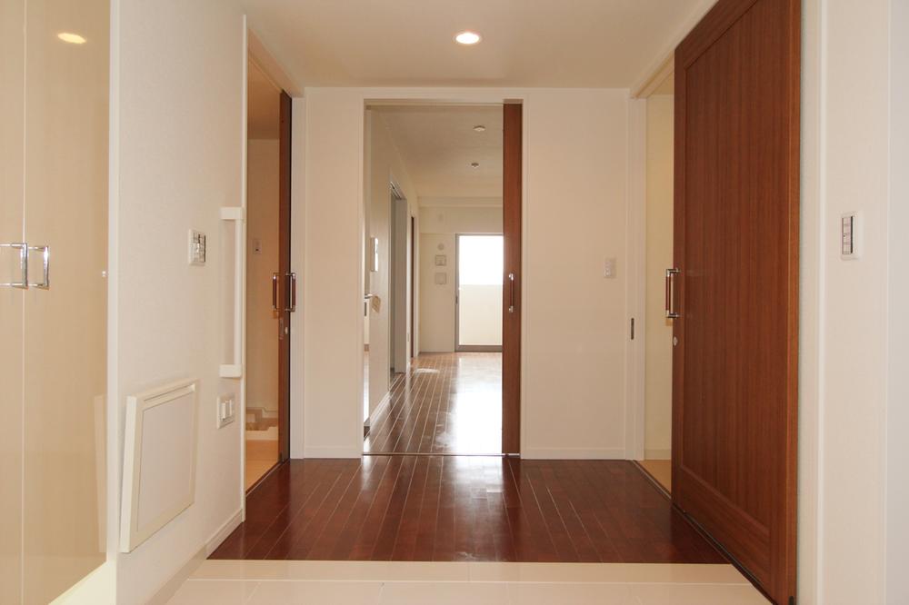 Entrance. Also move from the entrance to the room, Step is a stress-free without.