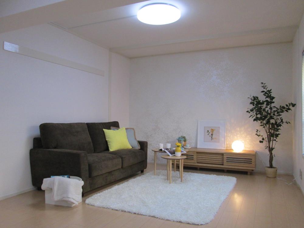 Living. All rooms renovation completed. Also it comes with furniture of the latest design!