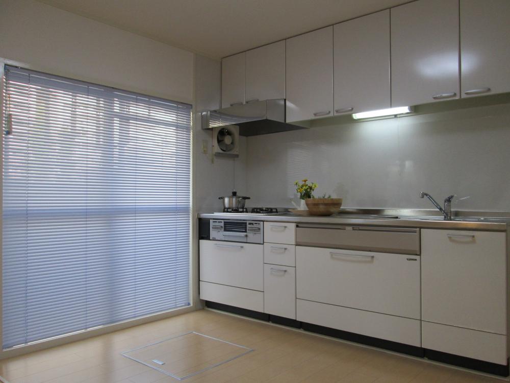 Kitchen. Water around facilities new replacement ・ You can stay in comfortable because inspection is settled.