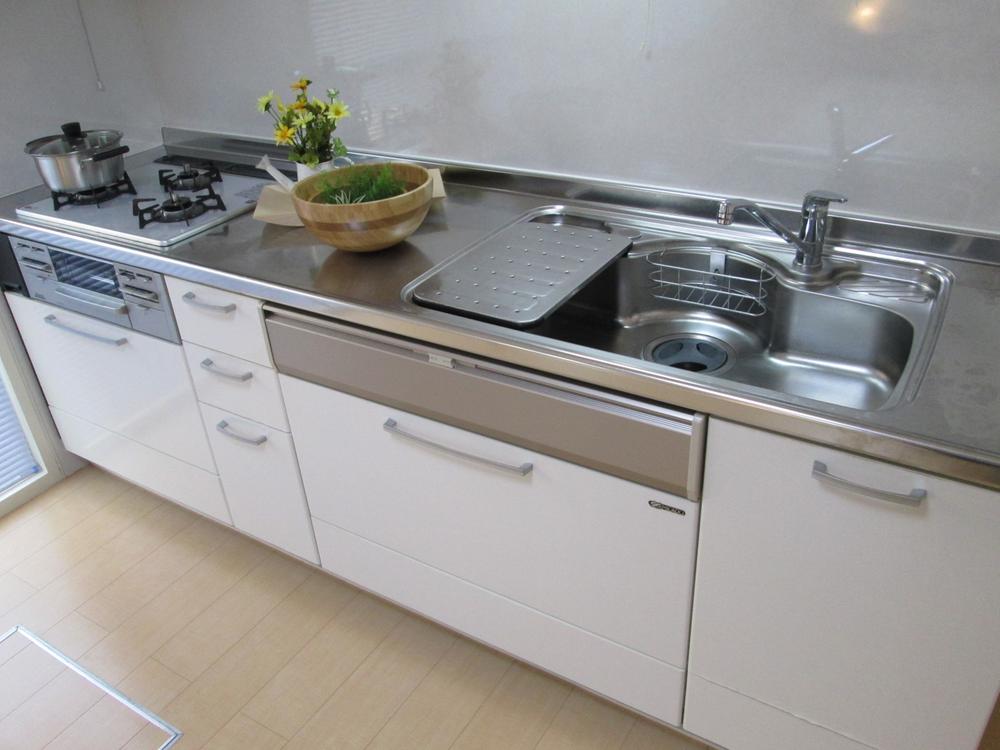 Kitchen. It can dishes comfortably Since it has a kitchen had made.