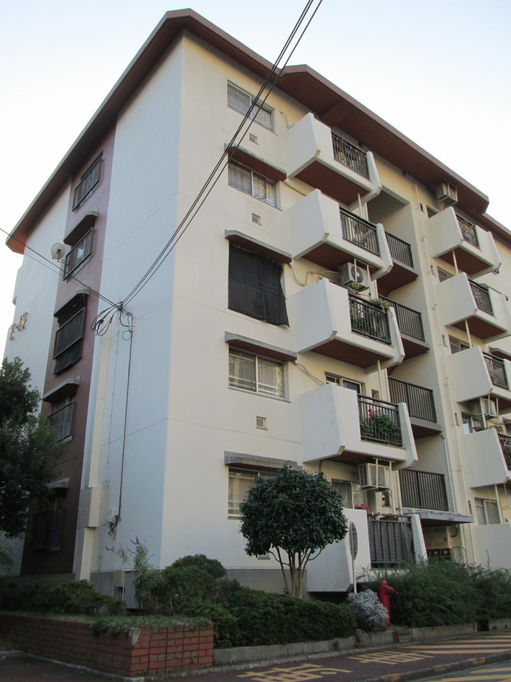 Local appearance photo. It is a quiet residential area.