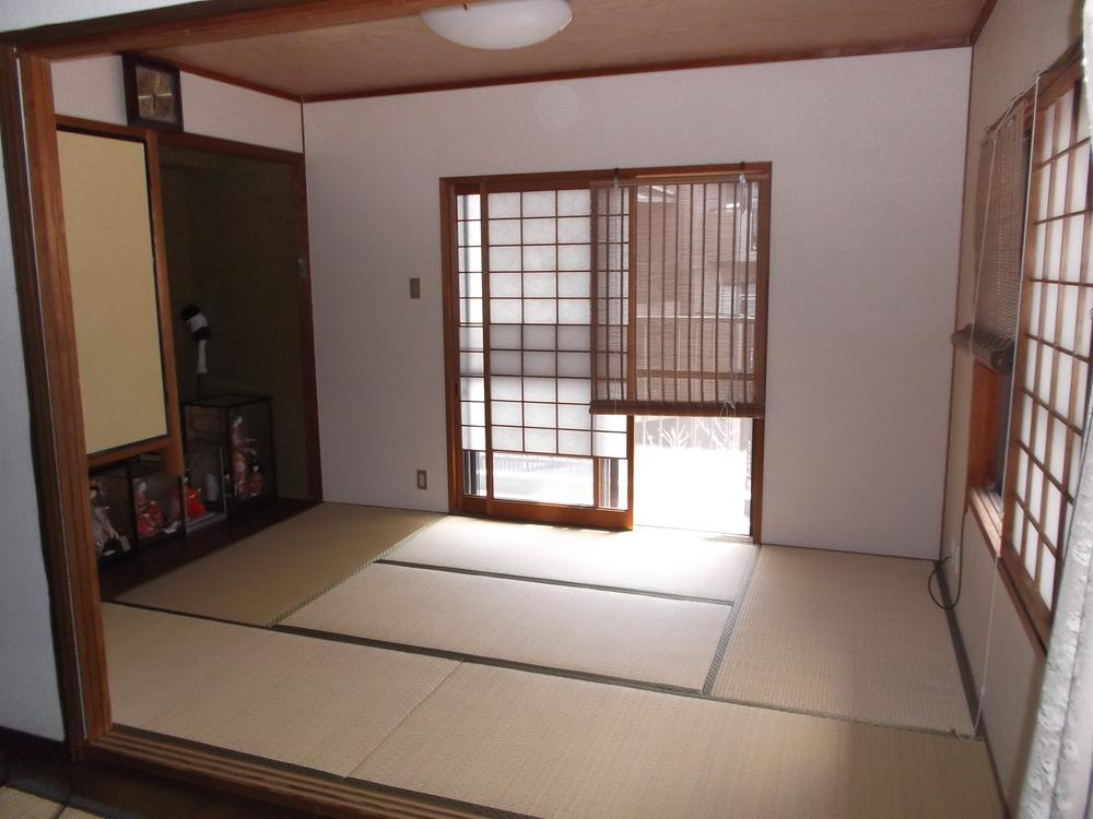 Other. It is with a Japanese-style alcove