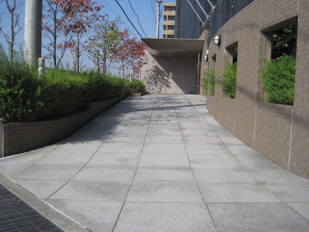 Entrance. Common areas