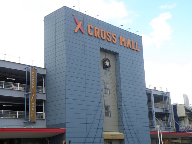 Shopping centre. 1108m to cross Mall (shopping center)