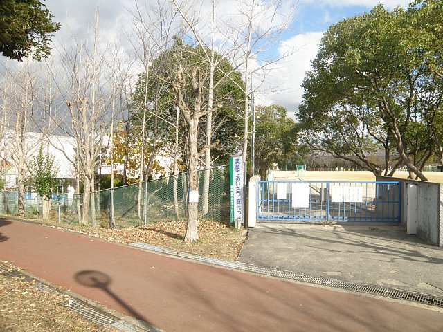 Primary school. Sakaishiritsu Niwashirodai up to elementary school (elementary school) 500m