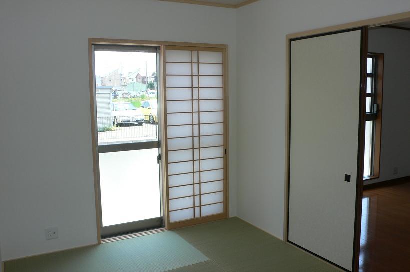 Same specifications photos (Other introspection). The Japanese-style room is convenient to the tone of the blindfold and the light from the outside on the mounting a sliding door in the standard equipment.