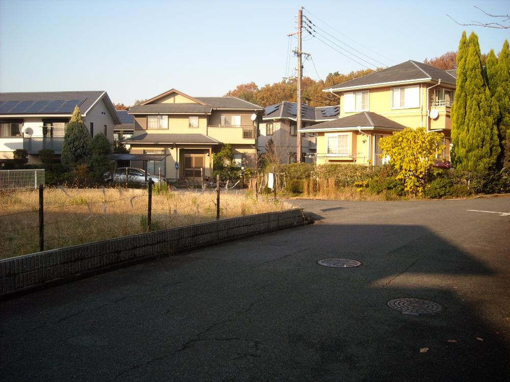 Local photos, including front road. Local (12 May 2013) shooting (from the north direction)