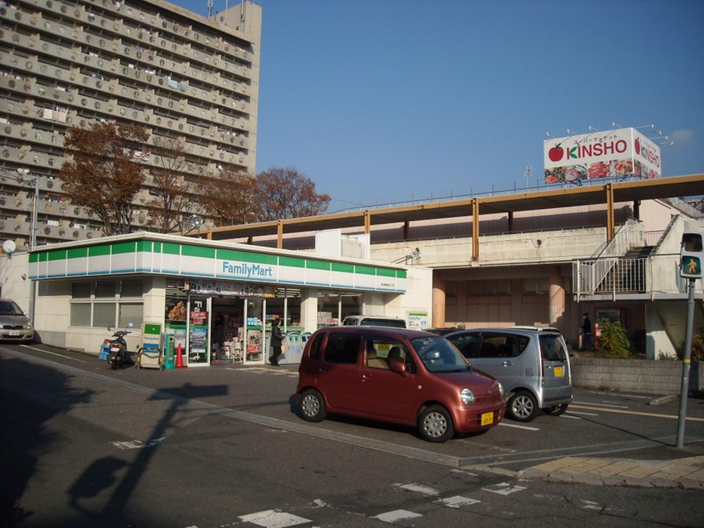 Convenience store. FamilyMart Senboku Harumidai 515m until the third-chome shop