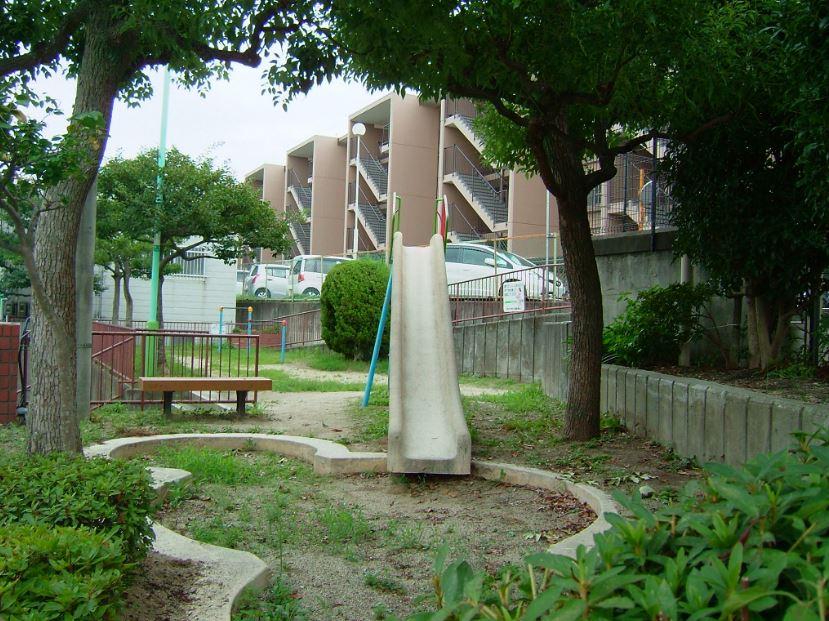 Local appearance photo. Local (September 2013) Shooting Mansion before the park