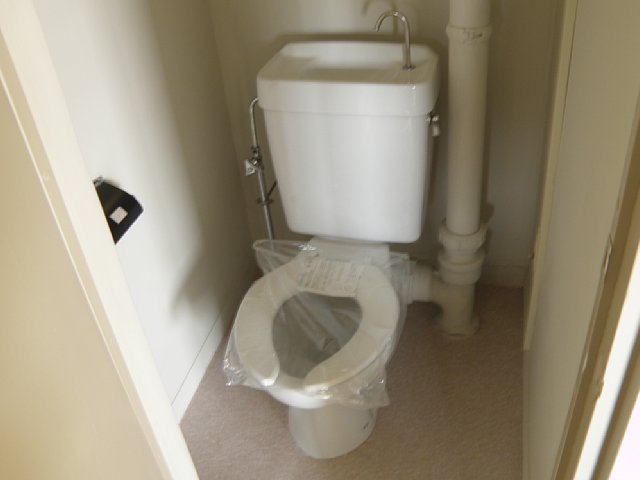 Toilet. Bathroom and toilets are of course different.