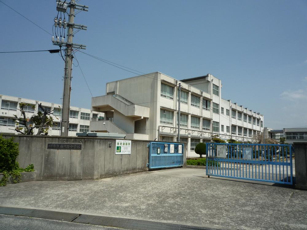 Junior high school. Sakaishiritsu Niwashirodai until junior high school 550m