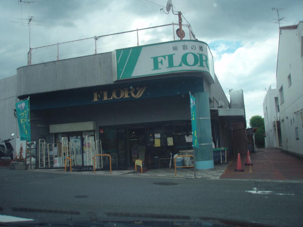 Supermarket. Until Flory 540m