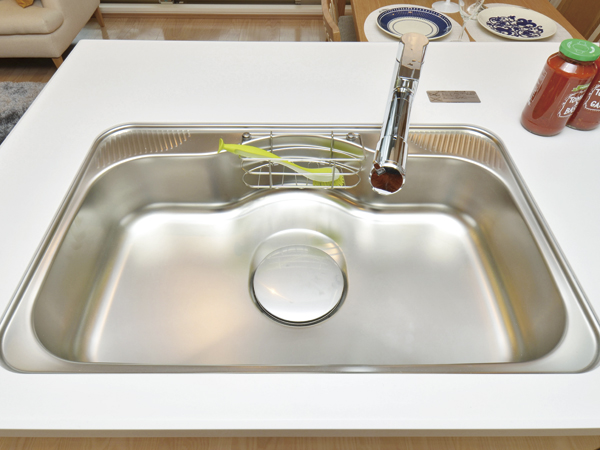 Kitchen.  [Quiet sink] Effect by adopting the silent type and reduce the sound of the water wings Sink sink damping material of (same specifications)