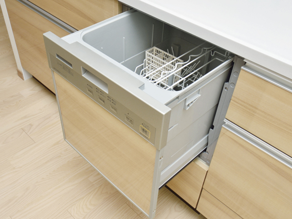 Kitchen.  [Dishwasher] Fully automatic to dry from cleaning in one switch. You can wash with a small amount of water (same specifications)