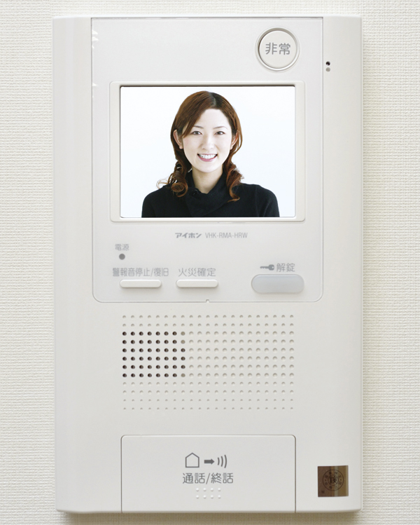 Security.  [Recording function with hands-free intercom] In conjunction with the auto-lock system, Equipped with a recording function with hands-free intercom that can be confirmed by the video and audio of the visitors to the entrance (same specifications)