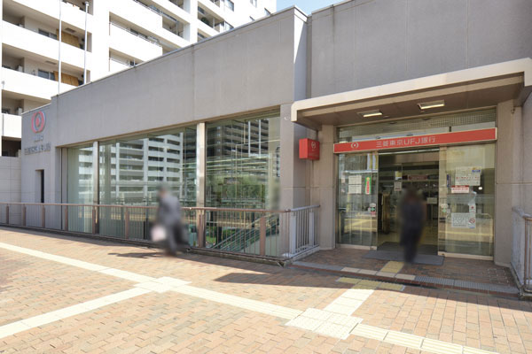 Surrounding environment. Bank of Tokyo-Mitsubishi UFJ Komyoike Branch (2-minute walk ・ About 120m)
